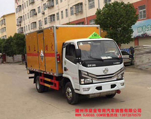東風多利卡腐蝕性物品廂式運輸車